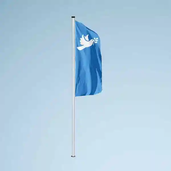 Friedensfahne als Hissflagge im Querformat, weiße Taube auf blau